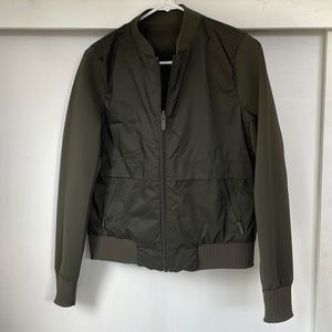 Lululemon REVERSIBLE Atheltic Jacket. Olive green size 6. Goose down fill.